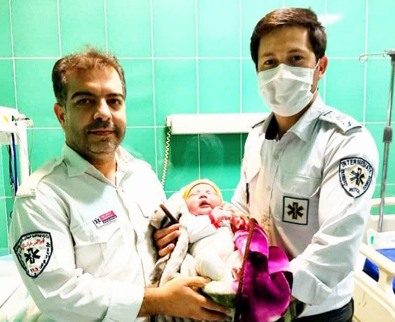 تولد دختر عجول در آمبولانس